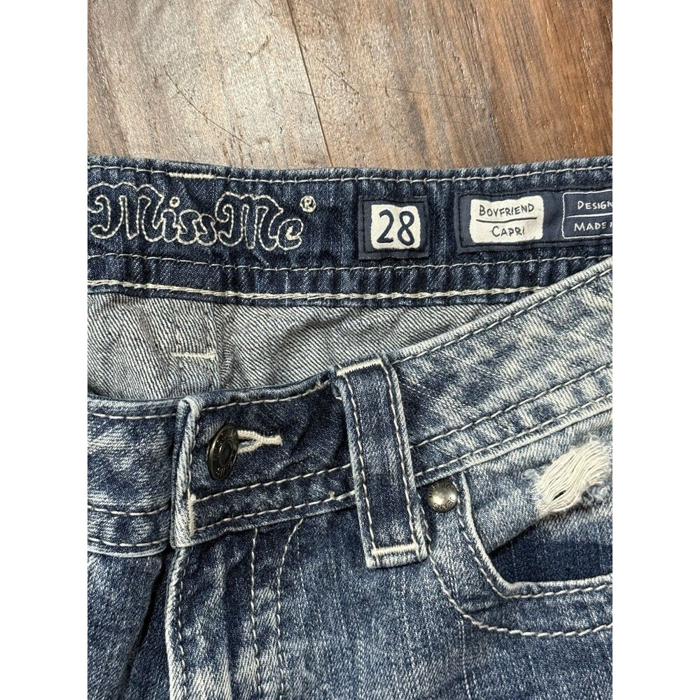 Miss Me Women’s 28 Boyfriend Capri Distressed - Picture 3 of 6